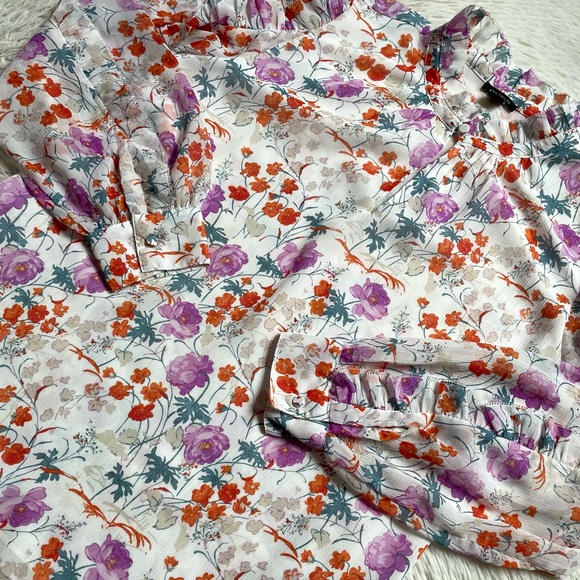 Womens Ann Taylor ruffle split neck top Floral print top - Picture 16 of 16